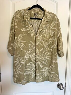 Vintage100% silk Tropical Palm Print button down collared Shirt in Olive & White